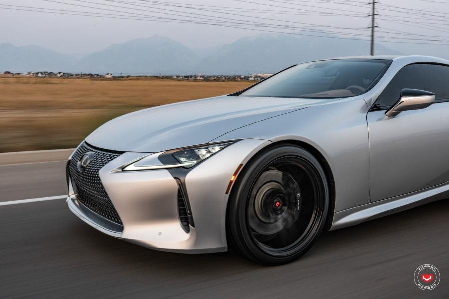 Детали экстерьера Lexus LC500 on Vossen Wheels (M-X1) 2018 года  (фото 10 из 19)